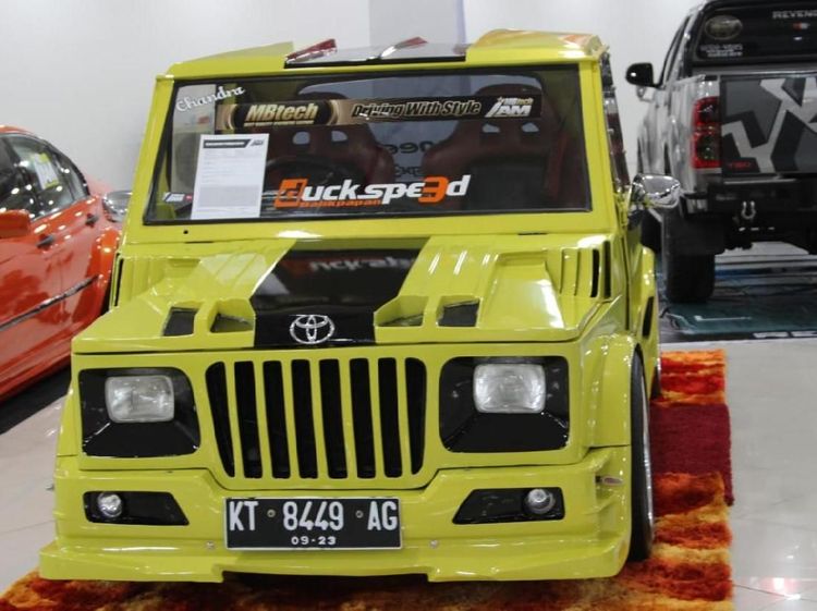 Kijang Doyok Bekas Pengangkut Pasir Jadi Bumblebee