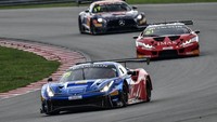 Ajang Blancpain GT World Challenge ini dapat disaksikan secara live melalui official YouTube channel GTWorld ataupun melalui siaran TV Fox Sports. Race ke-2 akan berlangsung pada hari minggu pukul 10:50 waktu setempat. Foto: pool