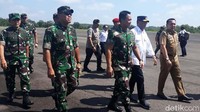 Selain melakukan peresmian, Budi hari ini juga menjajal langsung penerbangan pertama dari Bandara Halim, Jakarta menuju Bandara Gatot Subroto di Way Kanan, Lampung.