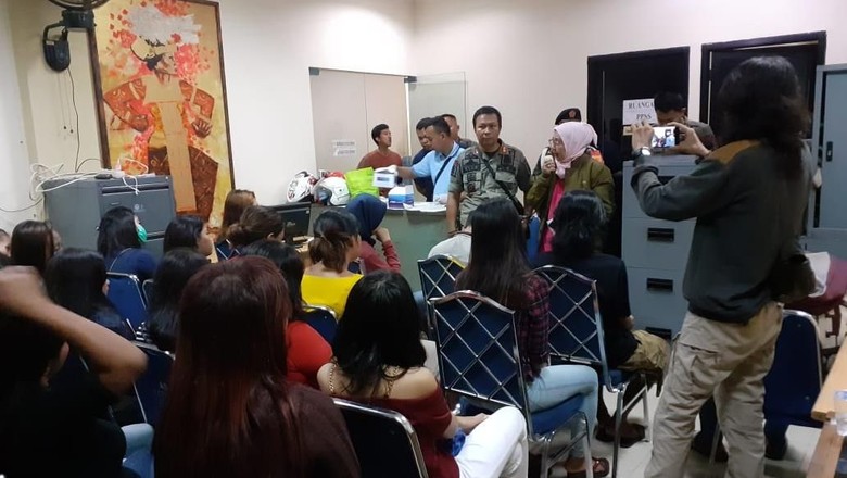 Satpol PP Razia Kosan di Depok yang Digunakan untuk Prostitusi Satpol PP Razia Kosan di Depok yang Digunakan untuk Prostitusi