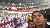 Ada Fauzi Baadila yang sudah datang ke Gelora Bung Karno sejak pukul 4 subuh.  Foto: Fauzi Baadila/ Instagram