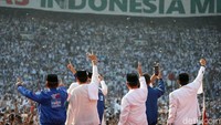 Para petinggi parpol menyapa pendukung Prabowo-Sandiaga yang memadati SUGBK, Jakarta.