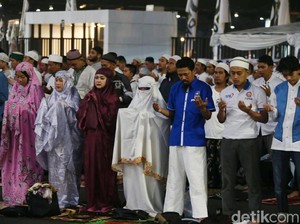 Saf Salat Campur di Kampanye Prabowo, PBNU: Itu Nggak Boleh, Haram