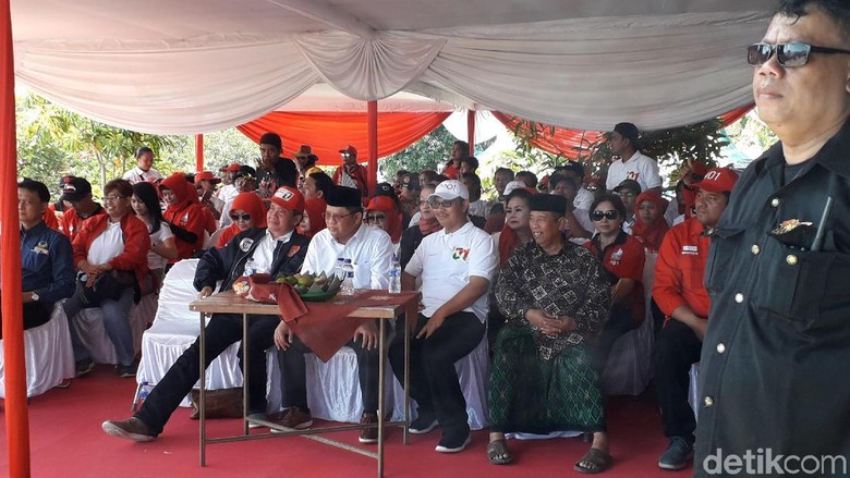 Menkominfo Hadiri Kampanye Pro Jokowi di Kulon Progo Menkominfo Hadiri Kampanye Pro Jokowi di Kulon Progo