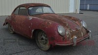 Diberitakan Carscoops, ini adalah Porsche 356 Coupe 1952. Mobil penuh karat ini sedang dijual di situs eBay. Penjualnya menaruh harga US$ 82.500 atau Rp 1,1 miliar. Foto: Carscoops