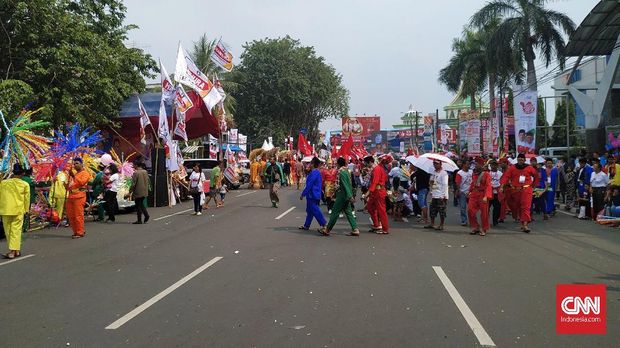 Jokowi Ma ruf Kampanye ala Karnaval di Kota Tangerang Jokowi Ma ruf Kampanye ala Karnaval di Kota Tangerang