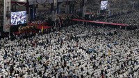 Massa pendukung Prabowo-Sandiaga memadati lapangan GBK.