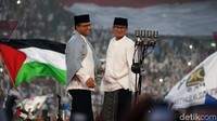 Duet Anies-Sandi adalah sebuah keniscayaan, kata Syaikhu seperti dilansir Antara, Jumat (17/9/2021). Cawapres Sandiaga Uno dan Gubernur DKI Jakarta Anies Baswedan di kampanye akbar yang digelar di Stadion GBK, Jakarta, Minggu (7/4/2019). Mantan partner di DKI Jakarta itu berpelukan di atas panggung kampanye akbar. Rengga Sancaya/detikcom