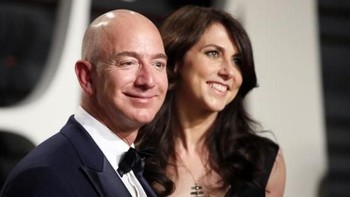 MacKenzie adalah mantan istri dari pria paling kaya di dunia saat ini, Jeff Bezos. Sayangnya mereka memutuskan berpisah meski telah menikah lama, sejak 1993. Foto: Reuters