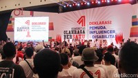 Kali ini, Jokowi tidak didampingi oleh cawapresnya, Maruf Amin.