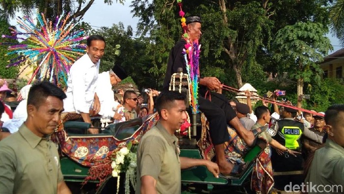 Massa Pendukung Kawal Karnaval Jokowi-Maruf Amin di Tangerang