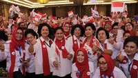 Iriana menyampaikan ucapan terima kasih terhadap Srikandi Nusantara Bersatu, termasuk Cakra 19 dan Bravo 5 yang telah mendukungan pasangan capres-cawapres Jokowi Maruf. Istimewa/Cakra19.