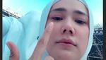 Salam Dua Jari! Deretan Artis yang Putihkan GBK Hari Ini