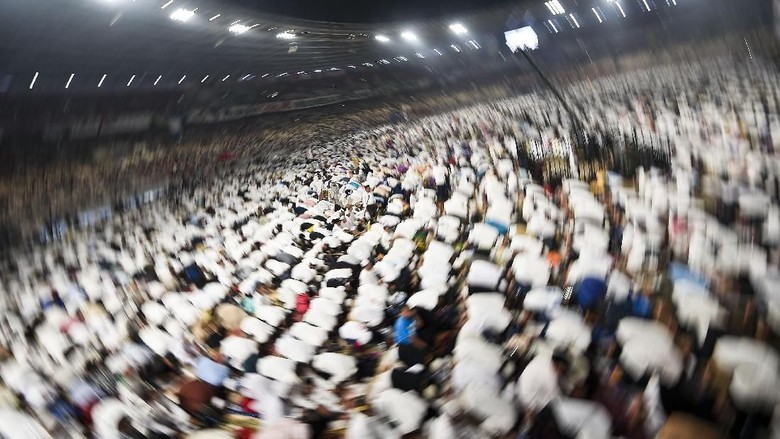 Ramai Foto Saf Salat Campur di Kampanye Prabowo, Ini Kata GNPF-U Ramai Foto Saf Salat Campur di Kampanye Prabowo, Ini Kata GNPF-U