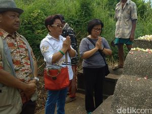 Foto: Ritual Memanggil Arwah Leluhur Etnis Tionghoa di Cirebon