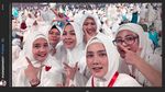 Salam Dua Jari! Deretan Artis yang Putihkan GBK Hari Ini