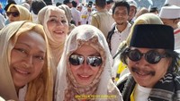 Jaja Miharja dan Camelia Malik pun tampak berfoto bersama Siti Hardijanti Rukmana Foto: Istimewa