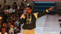 Dia juga mengajak para milenial agar berani memulai usaha. Selain itu, di menyarankan agar generasi muda bisa menciptakan kesempatannya sendiri.