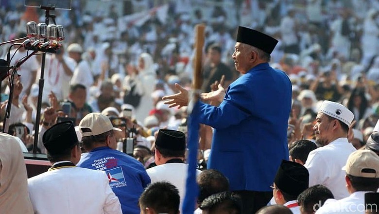 Paradoks Politik People Power Paradoks Politik People Power