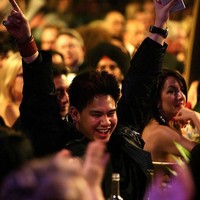 Belakangan ayah Pangeran Azim, sedang menjadi sorotan menyusul pemberlakuan hukuman mati untuk kaum LGBT di negaranya. Kebijakan itu lantas menuai kecaman dari banyak orang, termasuk blogger gosip yang juga aktivis LGBT Perez Hilton. Ia bahkan menuding Sultan Hassanal pria yang munafik karena anaknya sendiri seorang gay. Saya menduga Sultan Brunei tidak tahu anaknya gay. Aku tahu itu karena pernah bertemu Pangeran Azim, kata Perez dalam sebuah vlog-nya di YouTube baru-baru ini. Foto: dok. Getty Images