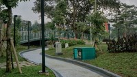 Ada taman sebagai ruang terbuka hijau di alun-alun ini. Hmm....segar. (Foto: dok.istimewa)