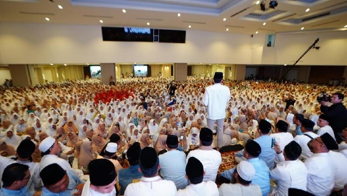 Saat Sandi Dialog Soal Lapangan Kerja-Sembako Murah ke Emak-emak di Medan
