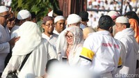 Siti Hardijanti Rukmana atau sering dikenal juga dengan nama Mbak Tutut juga hadir.