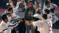 Sandiaga naik ke panggung acara sekitar pukul 16.00 WIB.