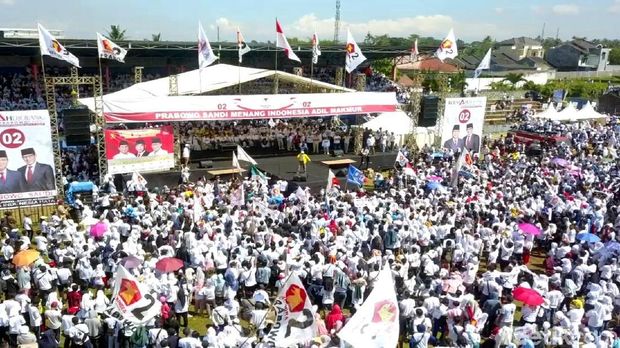 Prabowo Batal Hadir, Massa Tetap Padati Lapangan Suryakencana Sukabumi