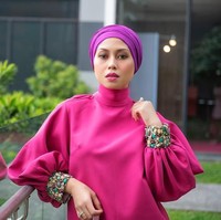 Setelah bercerai dari Sultan Brunei, Azrinaz kehilangan gelar bangsawannya. Sebelumnya dia bergelar Duli Yang Teramat Mulia Paduka Seri Pengiran Isteri. (Foto: Instagram @azrinazmazharhakim)