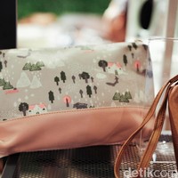 Harga yang dibandrol untuk sebuah pouch dengan desain seperti ini dimulai dari Rp 17 ribu untuk minimal 500 produk. Foto: Silmia Putri/Wolipop