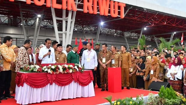 Presiden Jokowi resmikan terminal baru Bandara Tjilik Riwut.