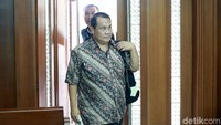 Selain itu, keempatnya juga dicabut hak politiknya selama 3 tahun setelah menjalani pidana pokoknya. Dengan begitu, mereka tidak dapat memilih atau pun dipilih dalam pemilu dan menduduki jabatan publik selama 3 tahun setelah bebas dari penjara.