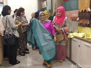 Mufidah Kalla Resmikan Gedung Promosi dan Oleh-oleh Tanah Datar Sumbar