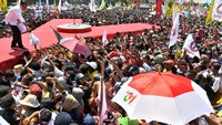 Dalam kurun 2015-2019, pemerintah membangun tujuh bendungan di Provinsi Nusa Tenggara Timur (NTT) yang memiliki curah hujan rendah. Capaian tersebut dipamerkan capres petahana Jokowi di depan pendukungnya. Pool/TKN Jokowi-Maruf.