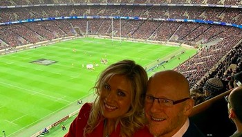 Tapi John sudah kaya raya. Salah satu rumahnya di Staffordshire punya 50 kamar dan harganya 12 juta poundsterling. Ia juga punya beberapa rumah mewah lain yang lebih tinggi harganya, termasuk di London dan Monaco. Foto: Instagram