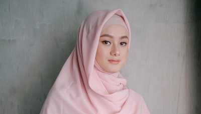 Cantiknya Dinda Hauw, Bintang Surat Kecil untuk Tuhan yang Kini Berhijab