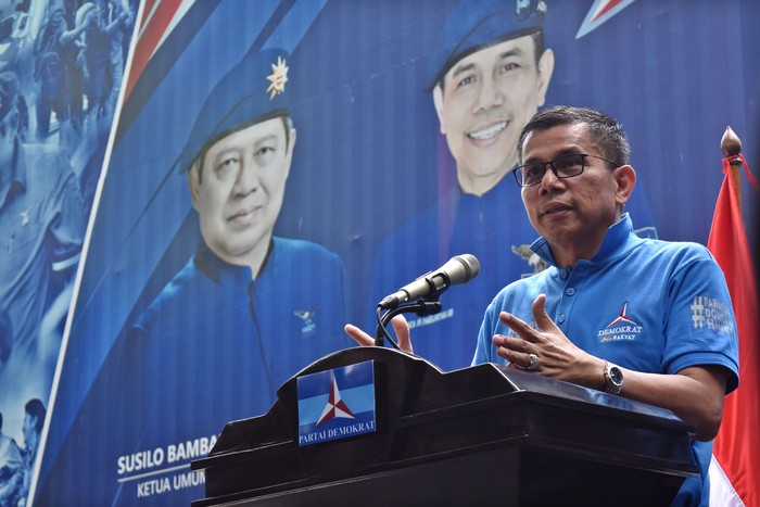 Sekretaris Jenderal (Sekjen) Partai Demokrat (PD) Hinca Panjaitan memberikan keterangan kepada wartawan terkait surat Ketua Umum PD Susilo Bambang Yudhoyono yang mengkritik konsep kampanye akbar Capres-Cawapres nomor urut 02 Prabowo Subianto-Sandiaga Uno di Kantor DPP Partai Demokrat, Jakarta, Senin (8/4/2019). Partai Demokrat menegaskan masih solid mendukung Prabowo Subianto dan Sandiaga Uno dalam Pilpres 2019. ANTARA FOTO/Aditya Pradana Putra/aww.
