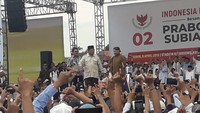 Amien Rais juga ikut hadir pada kampanye terbuka Prabowo Subianto di Yogyakarta. Amien Rais kembali menyinggung soal people power.