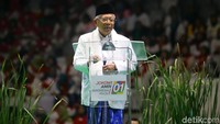 Maruf Amin menyampaikan pidatonya di hadapan ibu-ibu.