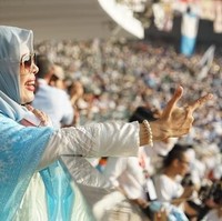 Istri Sandiaga Uno ini juga tidak melewatkan aksesori. Ia memakai gelang mutiara, cincin, dan jam tangan juga bros burung garuda berwarna merah yang merupakan salah satu aksesori kampanye Prabowo-Sandi. Foto: Instagram @nurasiauno