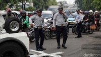 Sosialisasi penertiban parkir liar yang dilakukan petugas itu pun akan dilakukan hingga satu minggu ke depan.