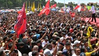 Calon presiden nomor urut 1 Joko Wododo ketika berkampanye di Lapangan Bola Lasiana, Kota Kupang, Nusa Tenggara Timur, Senin (8/4).  Pool/TKN Jokowi-Maruf.