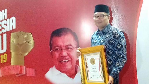 Gubernur Jabar Ridwal Kamil meraih penghargaan Milenial Governor of the Year.