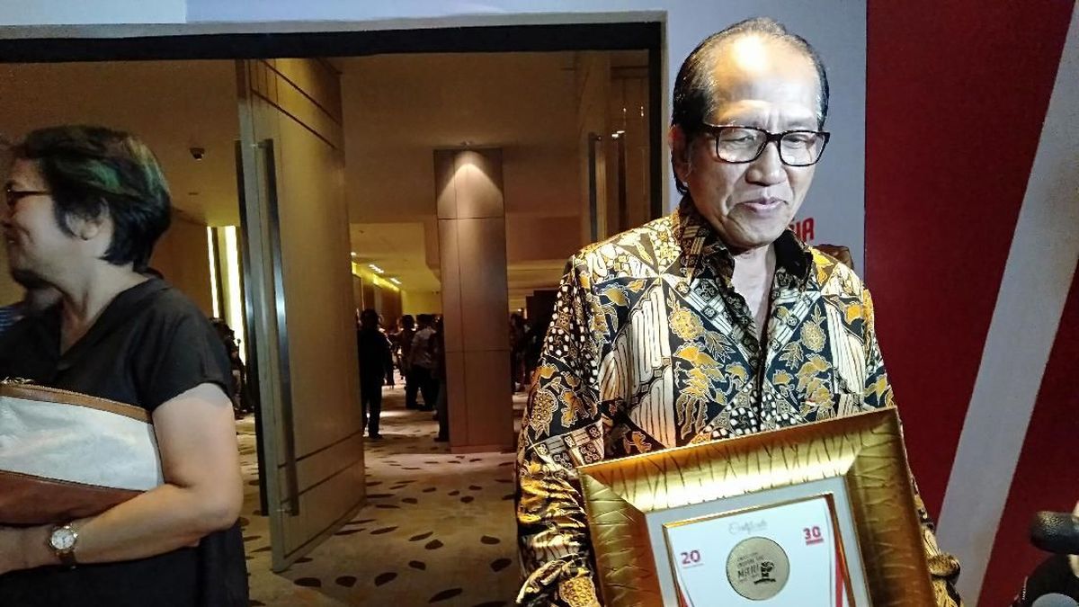 Lanet etuk chex ayollar massaj