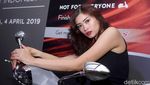 Yang Menggoda di Antara Vespa Sprint dan Primavera