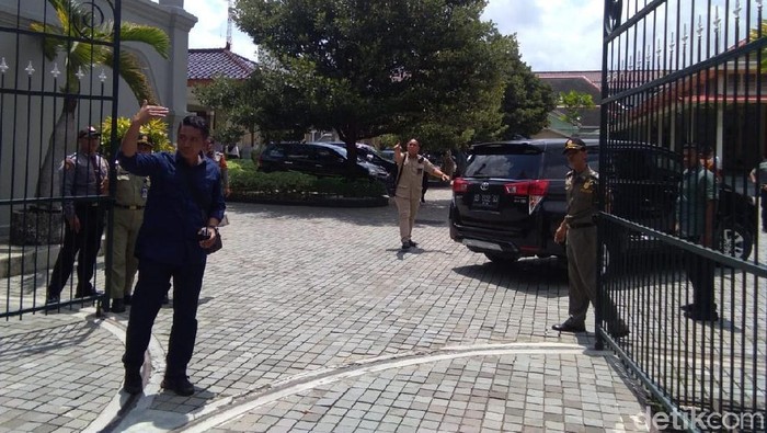 Prabowo Subianto temui Sri Sultan HB X di Kepatihan Yogyakarta, Senin (8/4/2019).