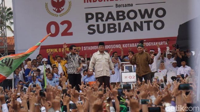 Luhut Respons Ibu Pertiwi Diperkosa hingga Uang RI di Luar Negeri