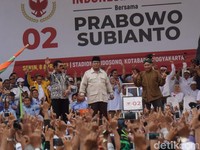 Luhut Respons Ibu Pertiwi Diperkosa hingga Uang RI di Luar Negeri