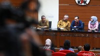 Setelah mereka dilantik, KPU tidak punya kewenangan mengatur.